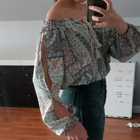 Cinched Waist Off The Shoulder Crop Top - Picture 2 of 4